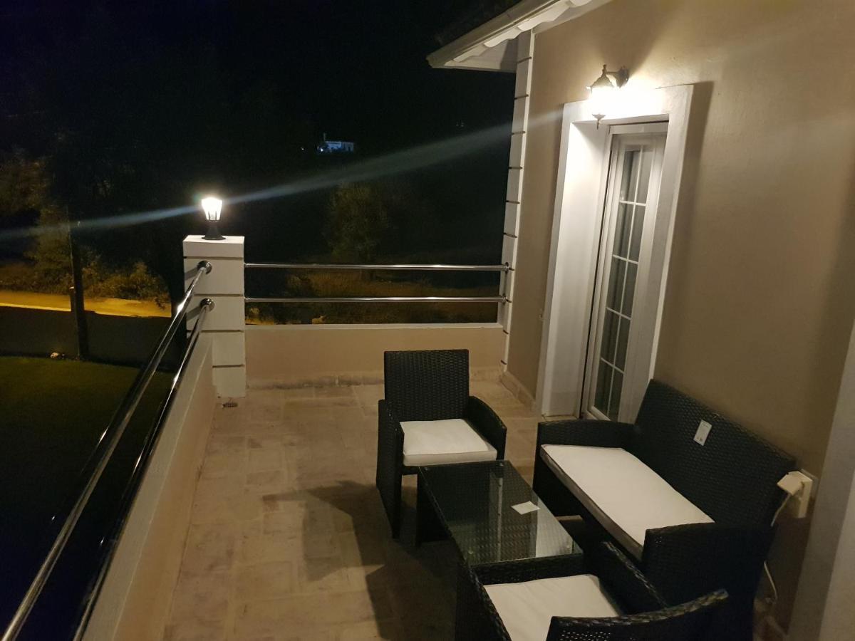 Villa Morris Nydri  Luaran gambar