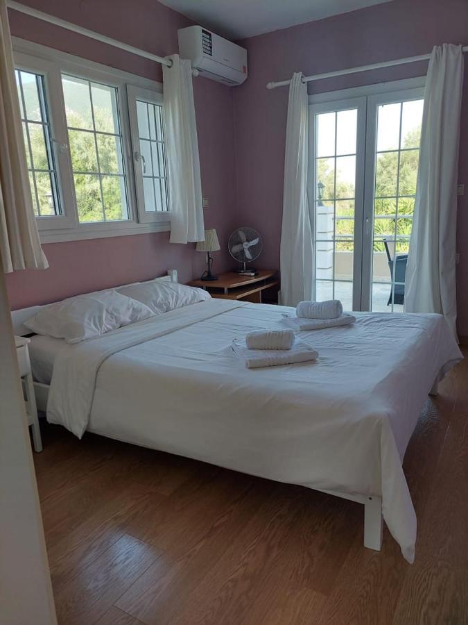 Villa Morris Nydri  Luaran gambar