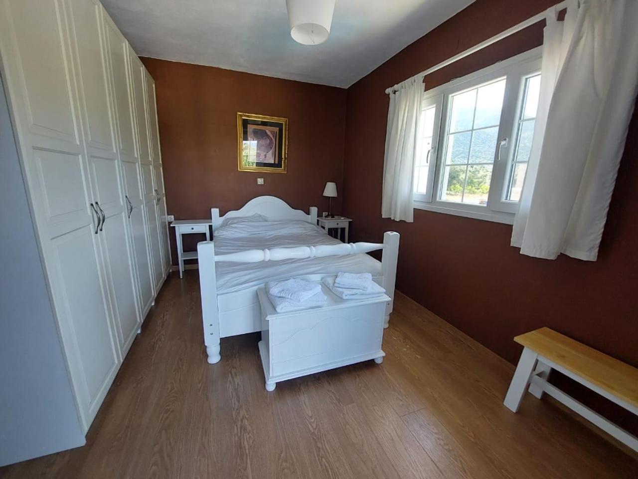 Villa Morris Nydri  Luaran gambar